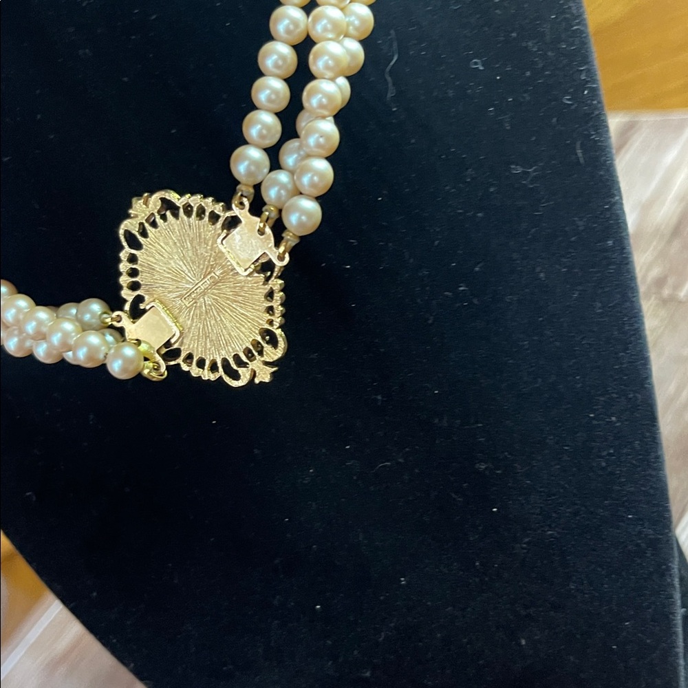 "Signed Richfield choker - three strands of creamy faux pearls, - Picture 5 of 7